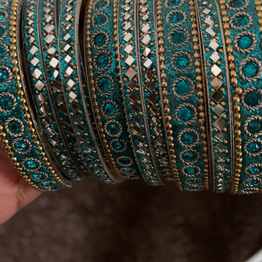 Bracelets - Picture 2 of 8